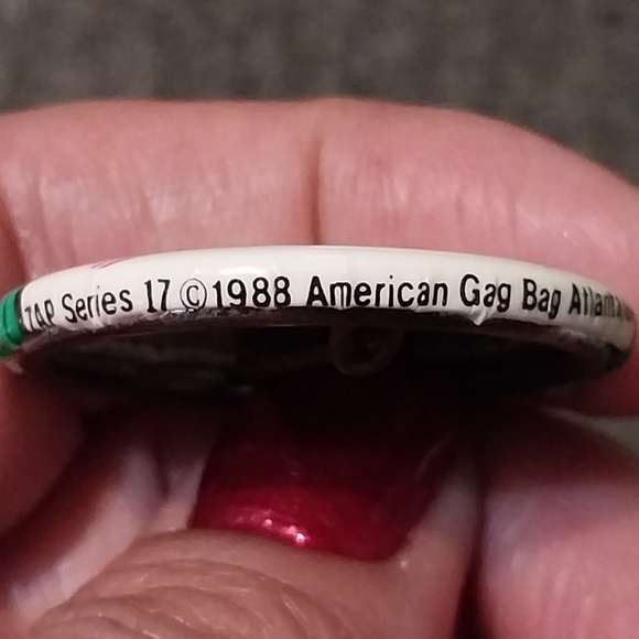 Vintage 1988 Smiley "If You're Rich I'm Single" Pinback Button American Gag Bag - Picture 3 of 3